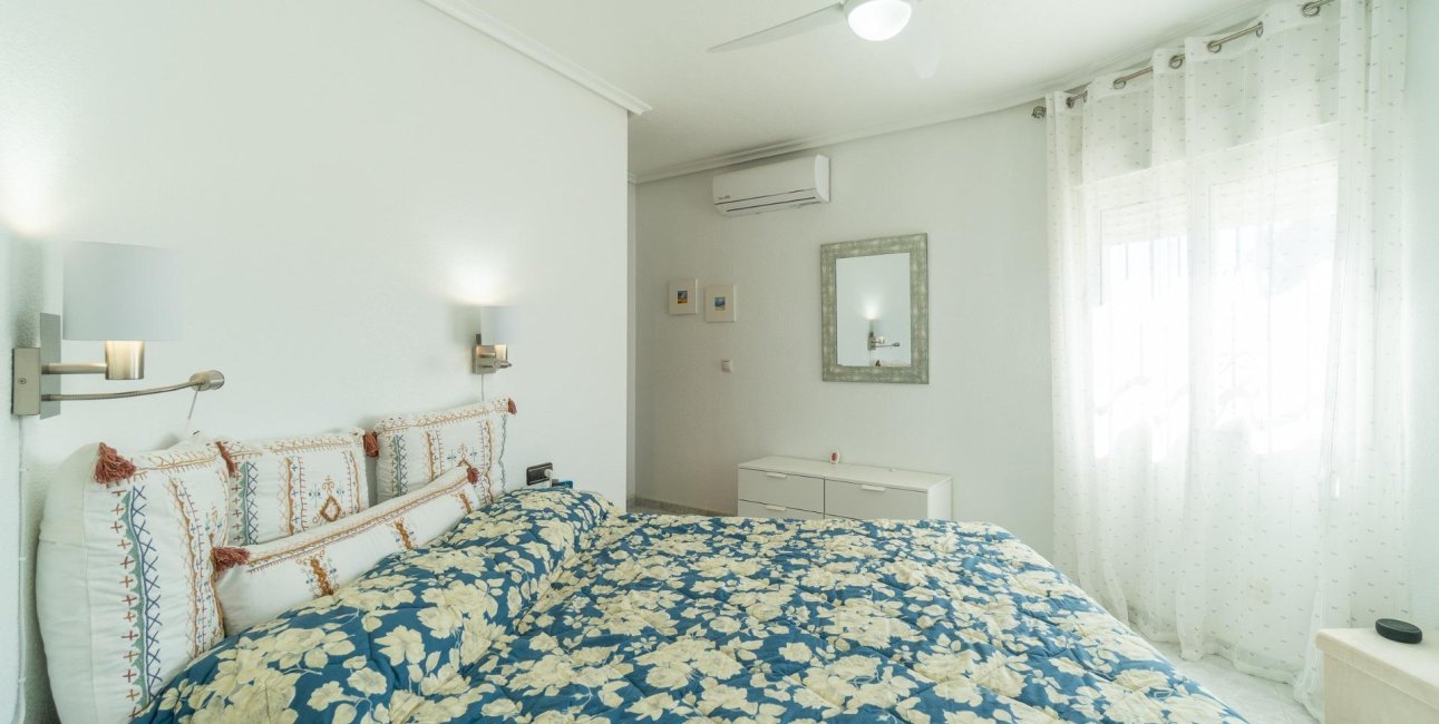 Resale - Villa -
Orihuela Costa - La Zenia