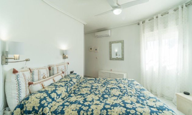 Resale - Villa -
Orihuela Costa - La Zenia