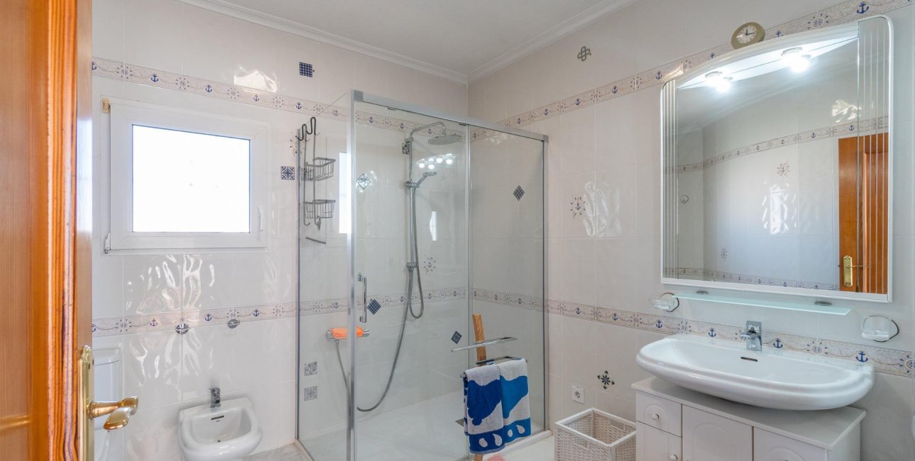 Resale - Villa -
Orihuela Costa - La Zenia