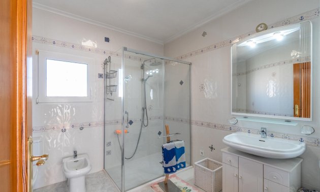 Resale - Villa -
Orihuela Costa - La Zenia