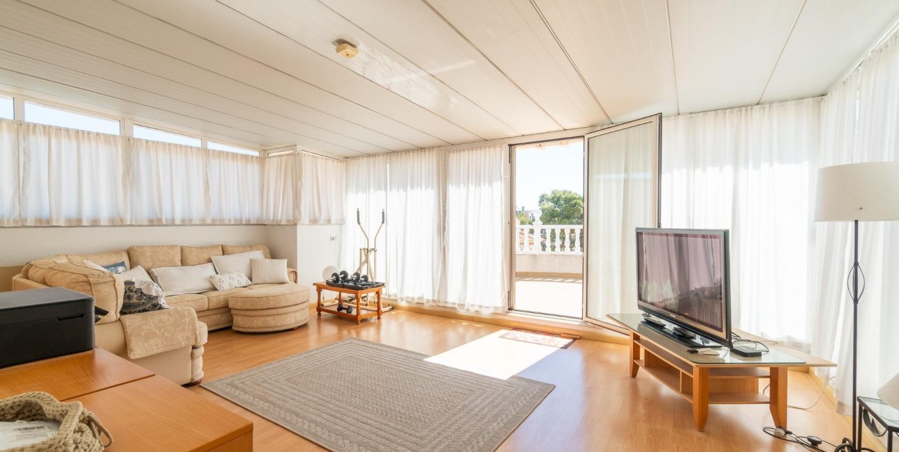 Resale - Villa -
Orihuela Costa - La Zenia