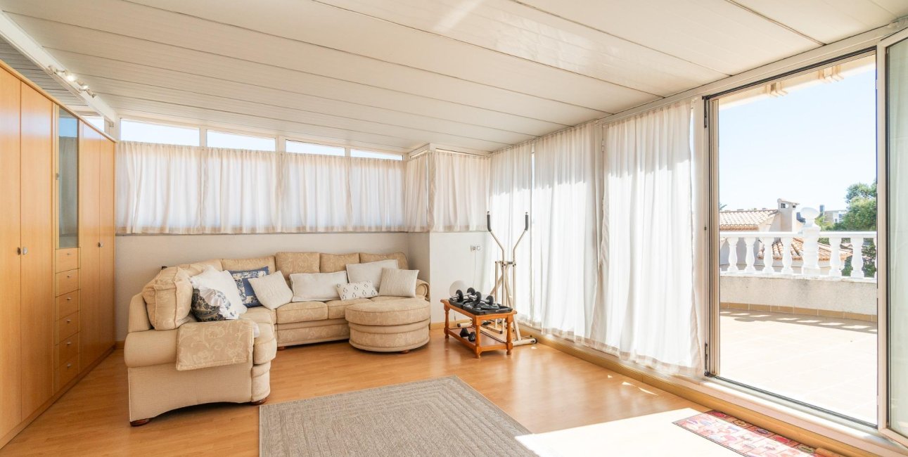 Resale - Villa -
Orihuela Costa - La Zenia