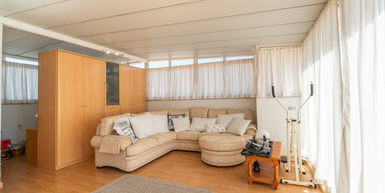 Resale - Villa -
Orihuela Costa - La Zenia