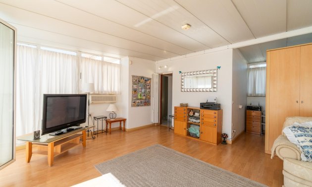 Resale - Villa -
Orihuela Costa - La Zenia