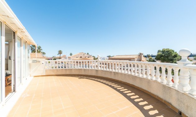 Resale - Villa -
Orihuela Costa - La Zenia
