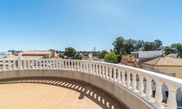 Resale - Villa -
Orihuela Costa - La Zenia