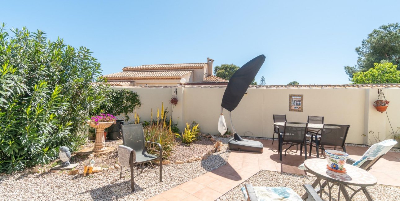 Resale - Villa -
Orihuela Costa - La Zenia