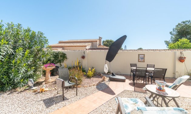 Resale - Villa -
Orihuela Costa - La Zenia