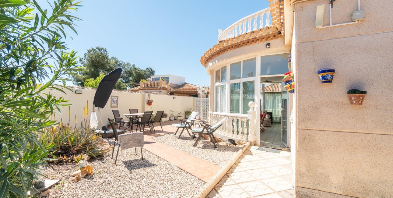 Resale - Villa -
Orihuela Costa - La Zenia