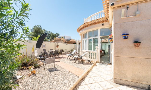 Resale - Villa -
Orihuela Costa - La Zenia