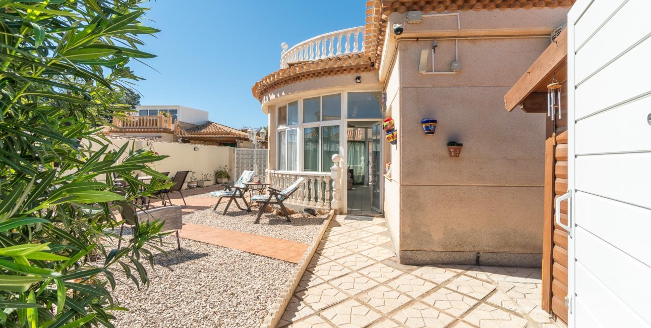 Resale - Villa -
Orihuela Costa - La Zenia