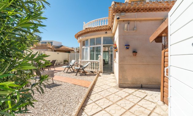 Resale - Villa -
Orihuela Costa - La Zenia