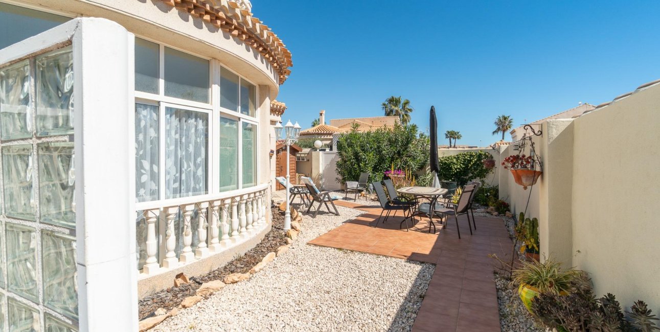 Resale - Villa -
Orihuela Costa - La Zenia