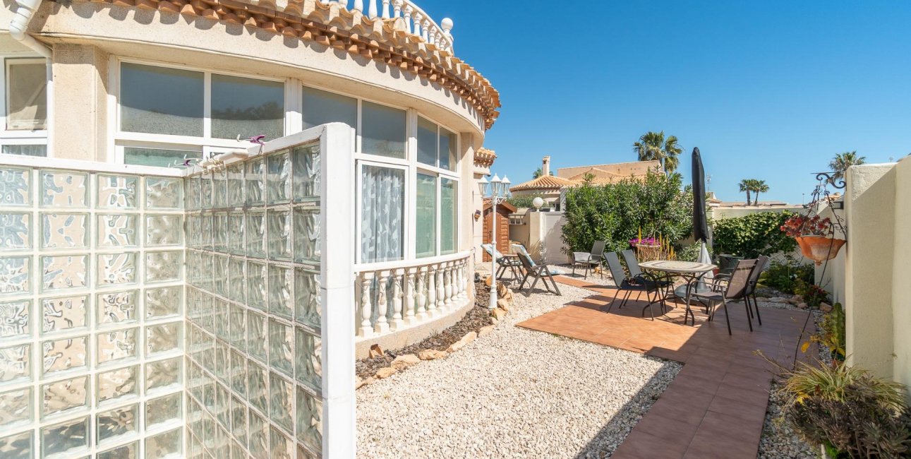 Resale - Villa -
Orihuela Costa - La Zenia