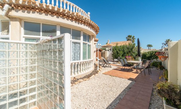 Resale - Villa -
Orihuela Costa - La Zenia
