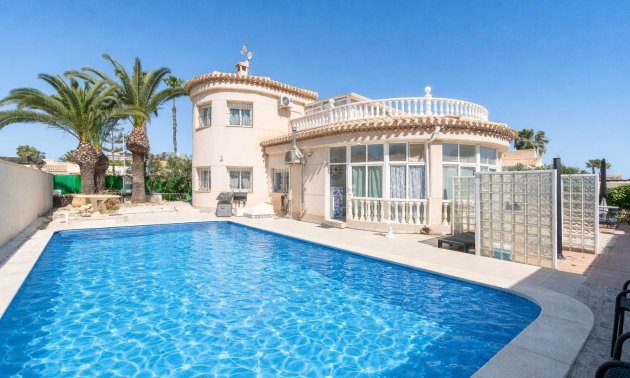 Resale - Villa -
Orihuela Costa - La Zenia