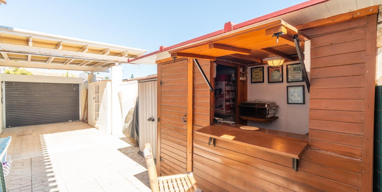 Resale - Villa -
Orihuela Costa - La Zenia