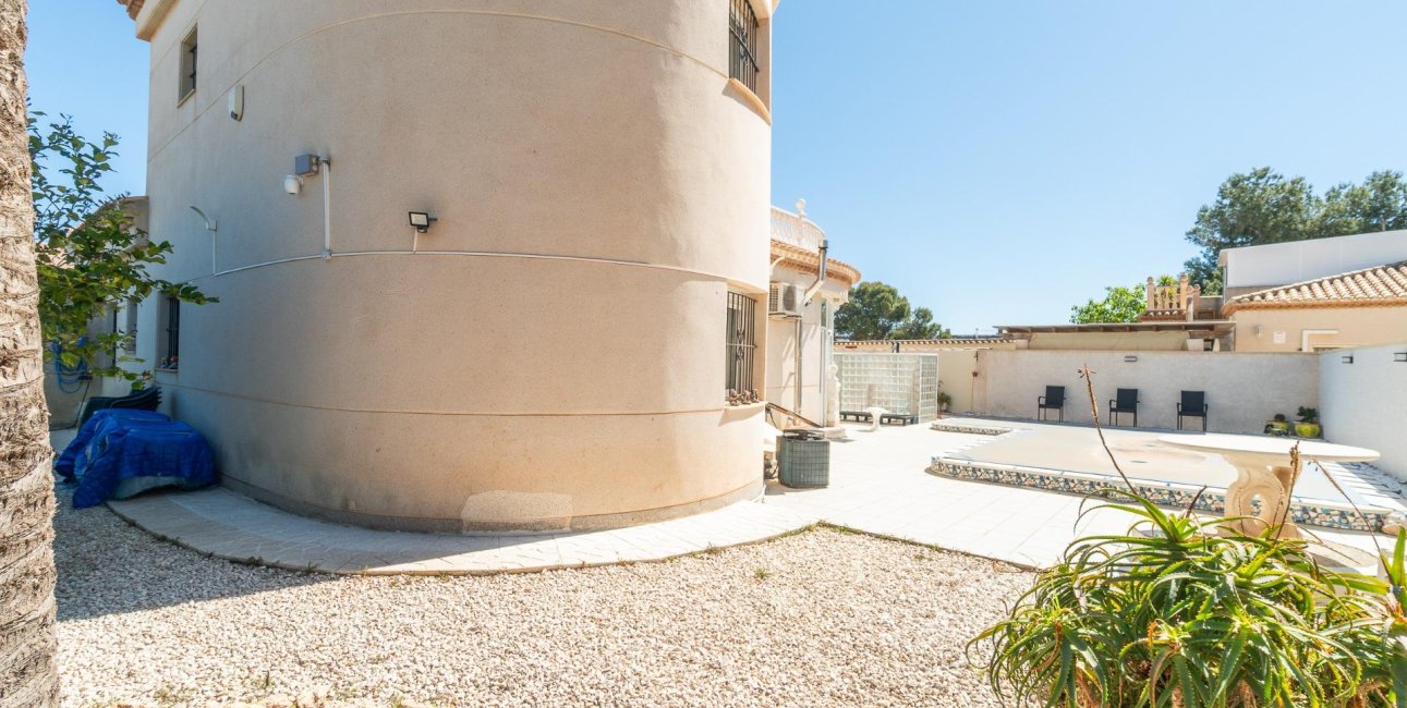 Resale - Villa -
Orihuela Costa - La Zenia