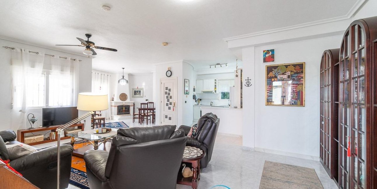 Resale - Villa -
Orihuela Costa - La Zenia