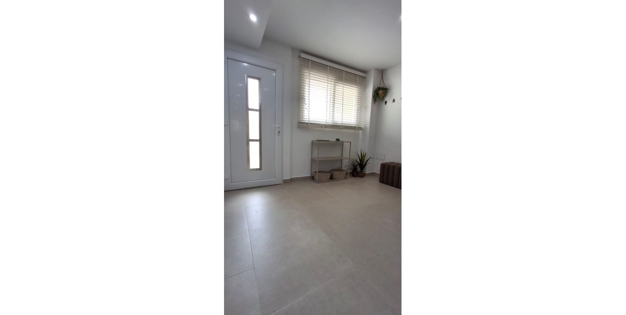 Resale - Apartment / flat -
Torrevieja - Playa Acequion