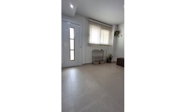 Resale - Apartment / flat -
Torrevieja - Playa Acequion