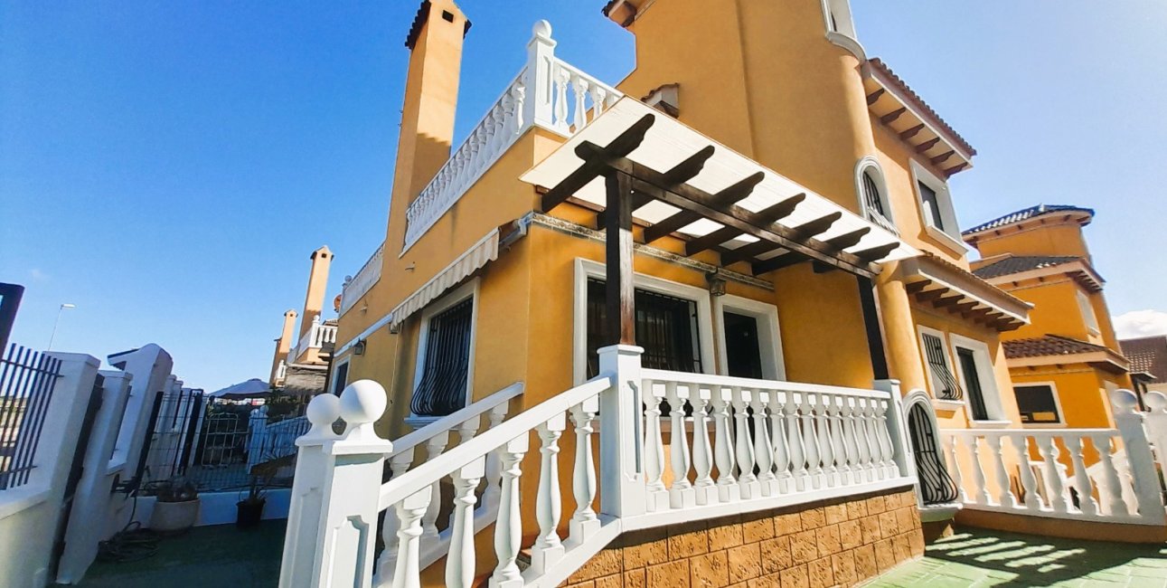 Resale - Townhouse -
Ciudad Quesada - Lo Marabu