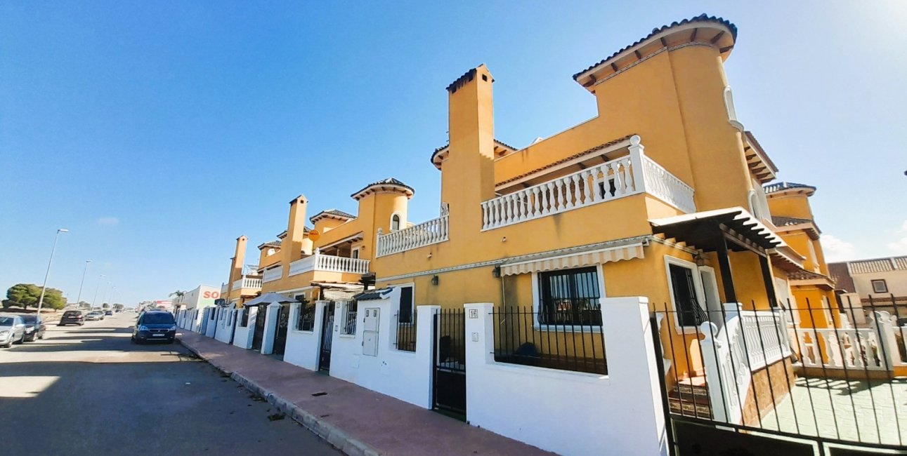 Resale - Townhouse -
Ciudad Quesada - Lo Marabu