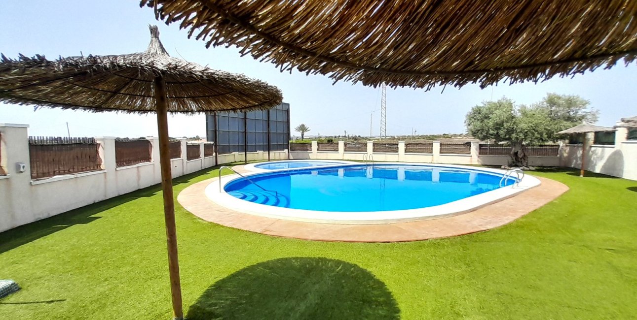 Resale - Townhouse -
Ciudad Quesada - Lo Marabu