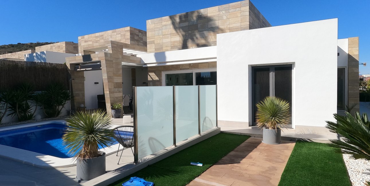 Resale - Villa -
Algorfa - La Finca Golf Resort