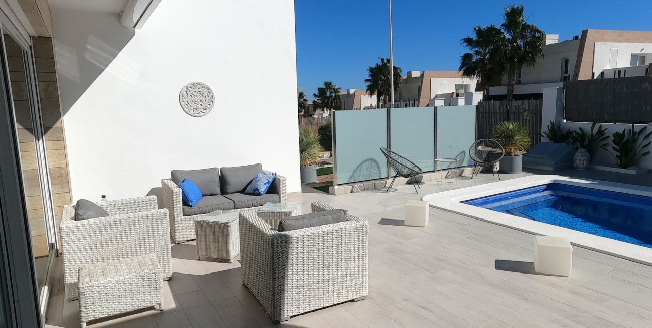 Resale - Villa -
Algorfa - La Finca Golf Resort