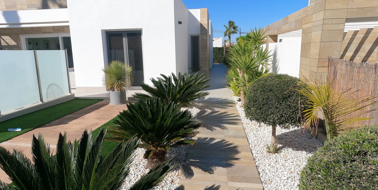 Resale - Villa -
Algorfa - La Finca Golf Resort