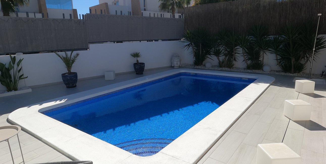 Resale - Villa -
Algorfa - La Finca Golf Resort