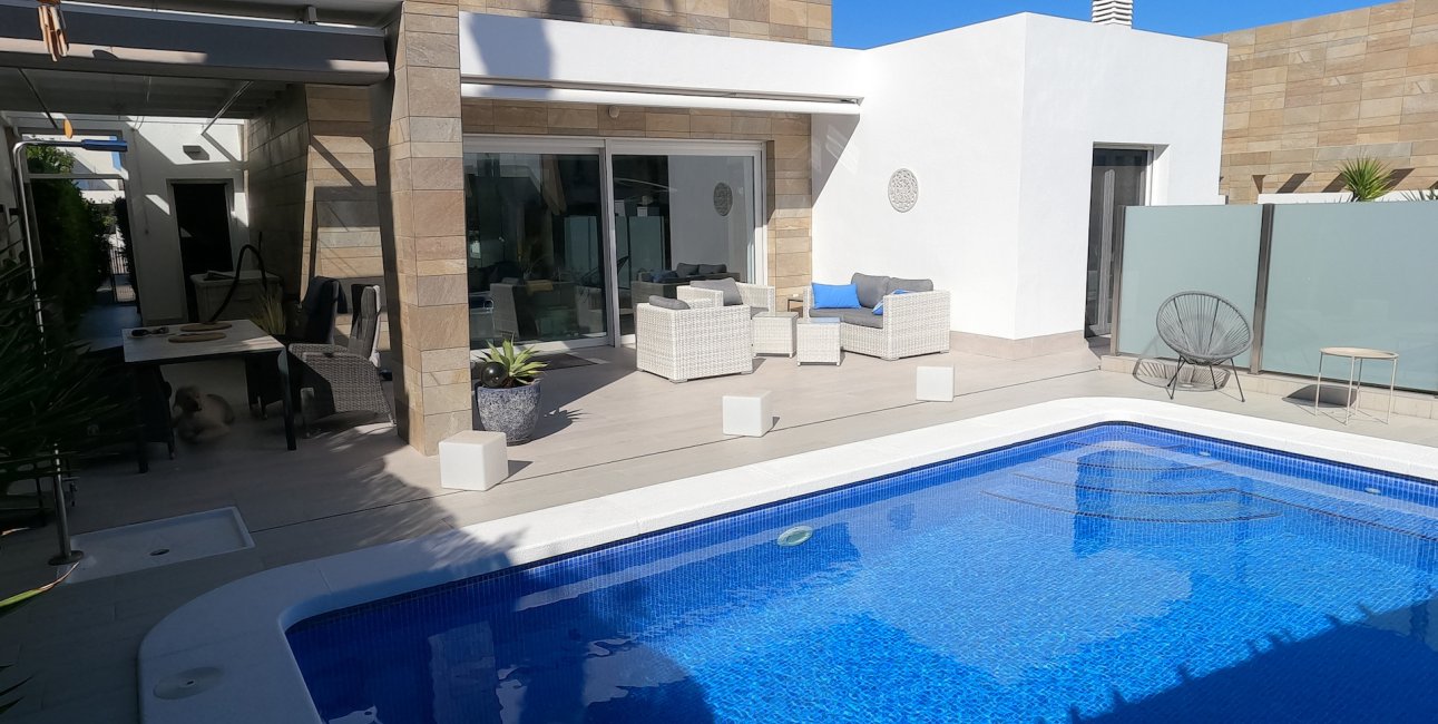 Resale - Villa -
Algorfa - La Finca Golf Resort