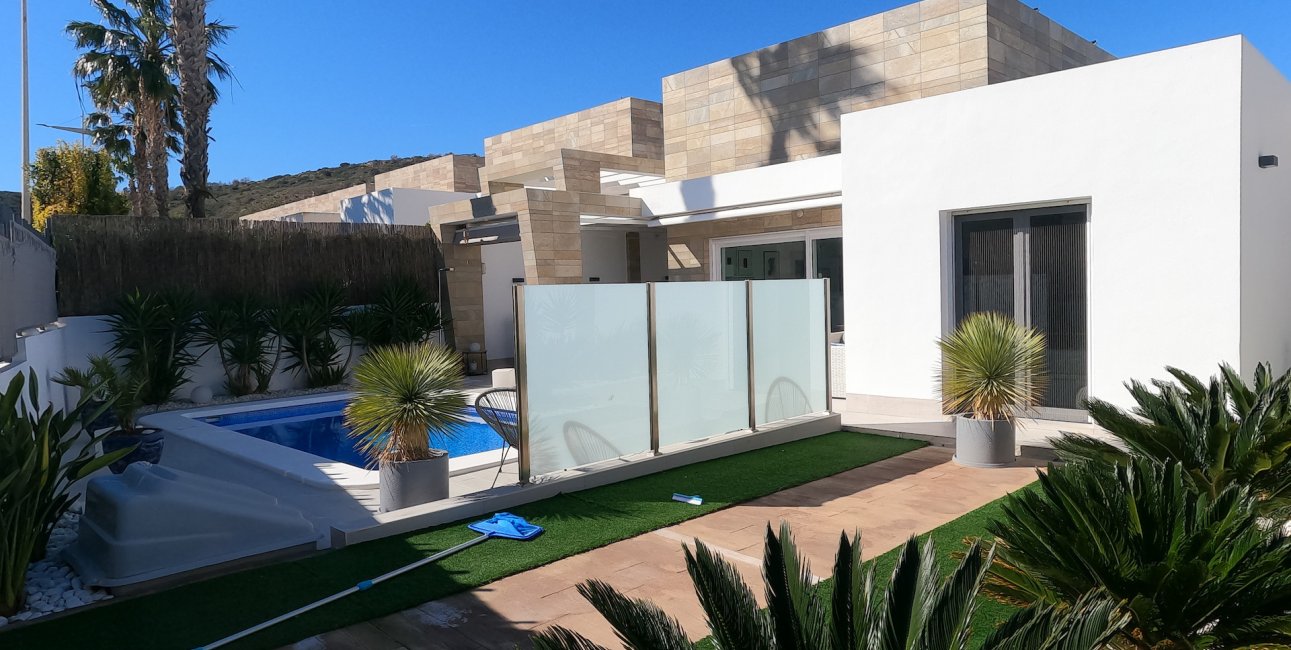Resale - Villa -
Algorfa - La Finca Golf Resort