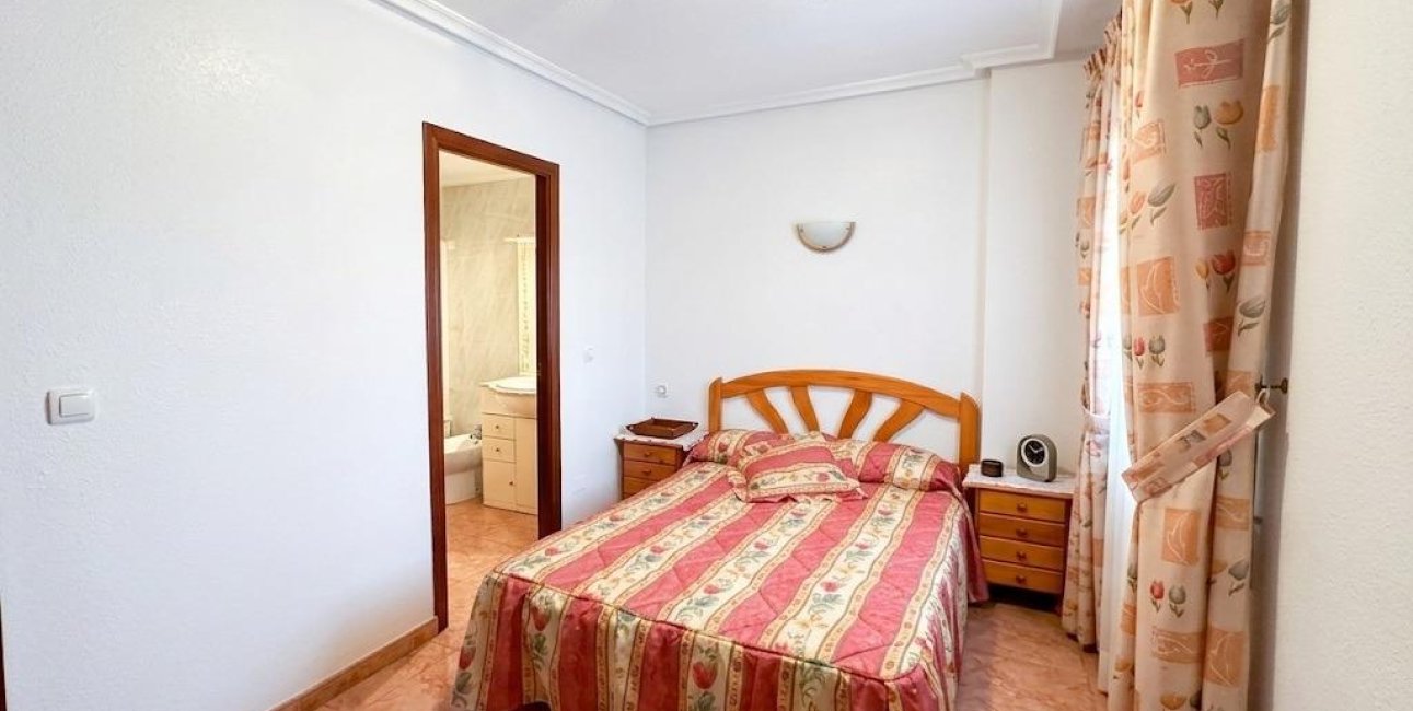 Resale - Apartment / flat -
Torrevieja - Playa del Cura