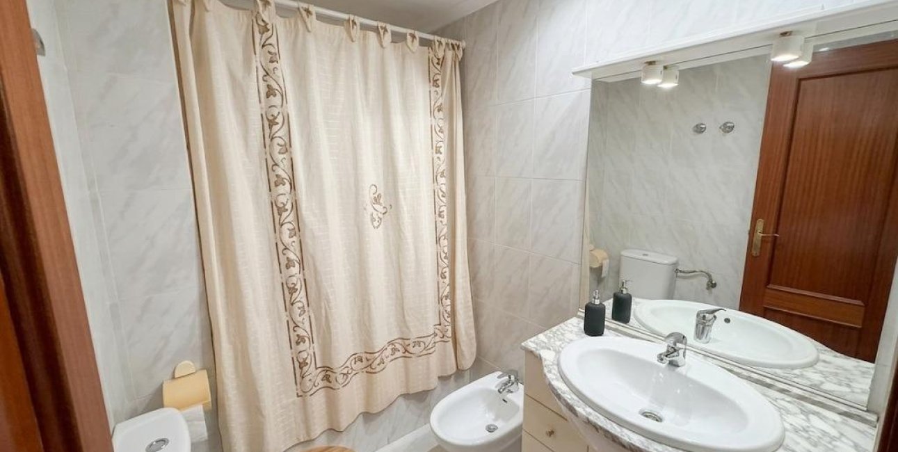 Resale - Apartment / flat -
Torrevieja - Playa del Cura