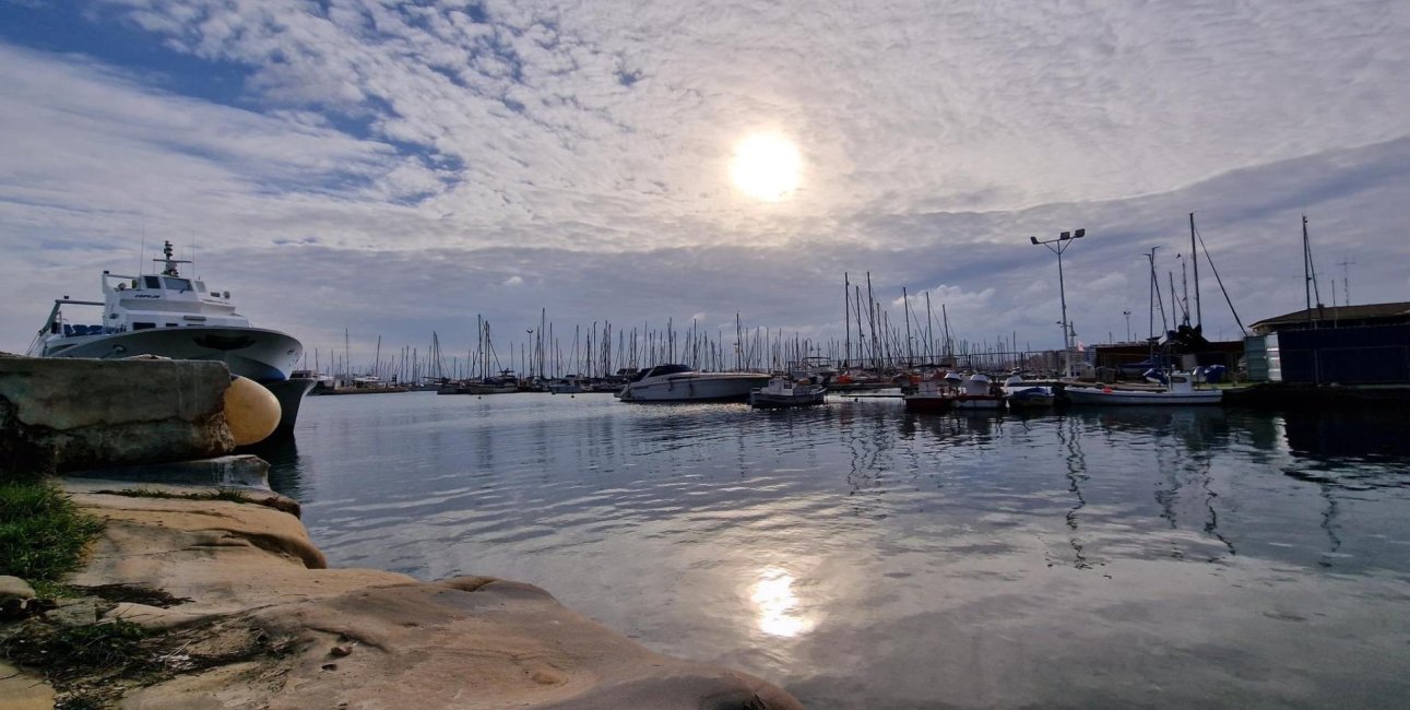 Resale - Apartment / flat -
Torrevieja - Playa del Cura