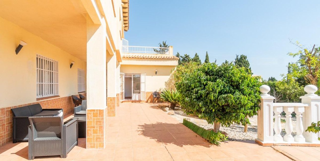Resale - Villa -
Torrevieja - Cala de cabo cervera