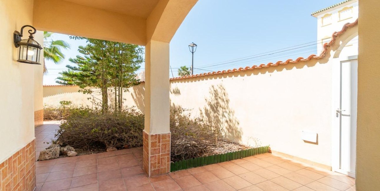 Resale - Villa -
Torrevieja - Cala de cabo cervera