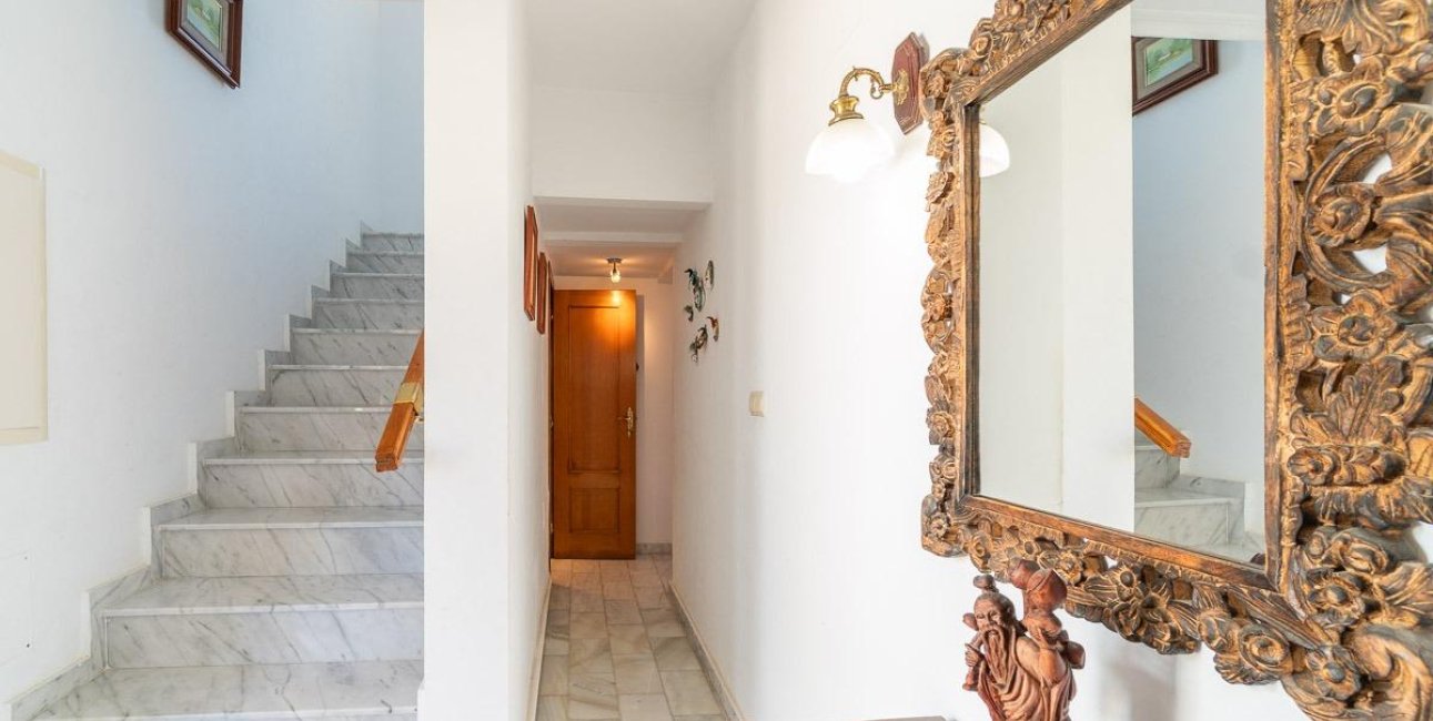 Resale - Villa -
Torrevieja - Cala de cabo cervera