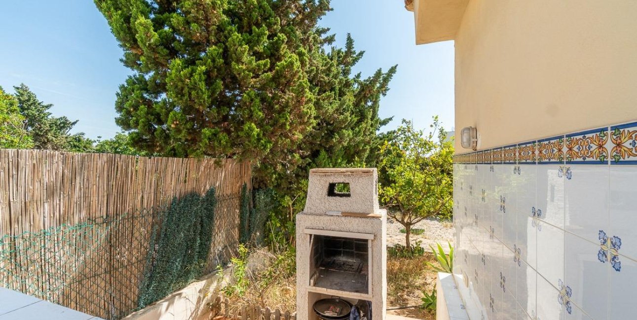 Resale - Villa -
Torrevieja - Cala de cabo cervera