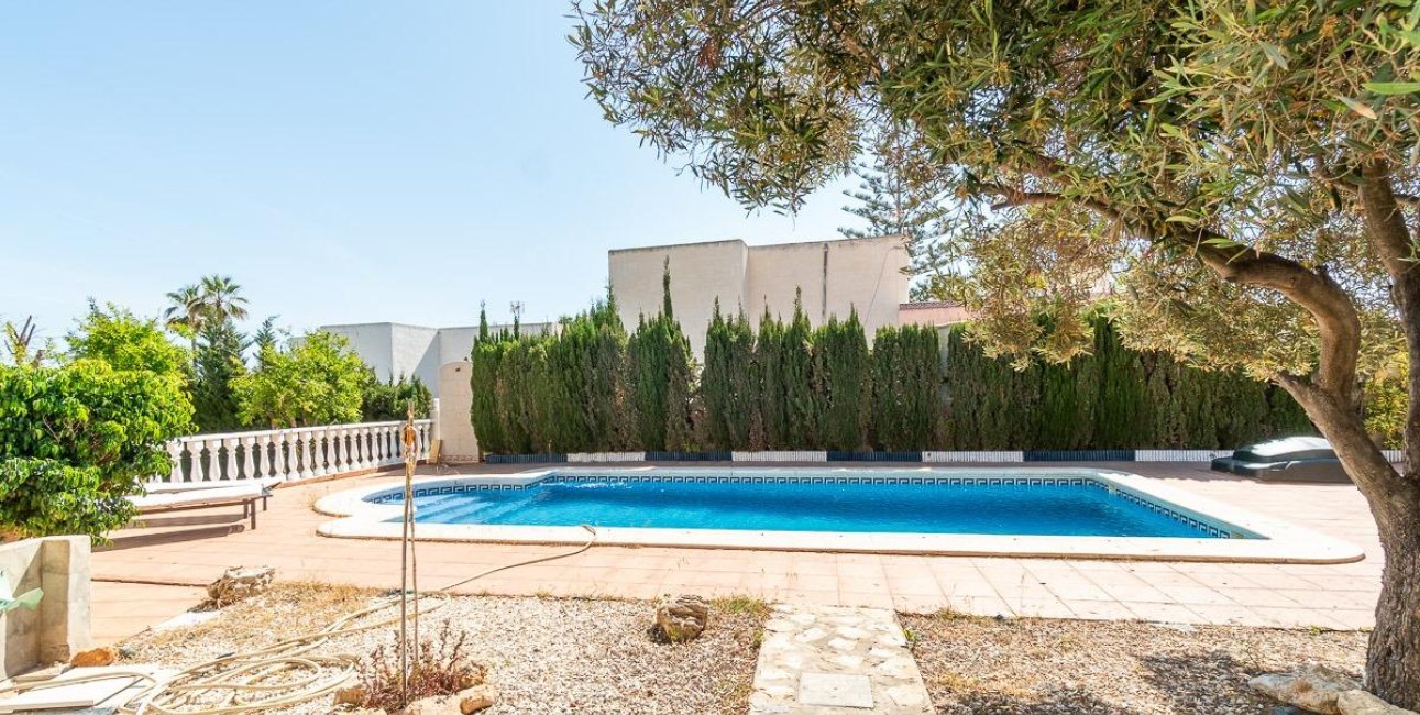 Resale - Villa -
Torrevieja - Cala de cabo cervera