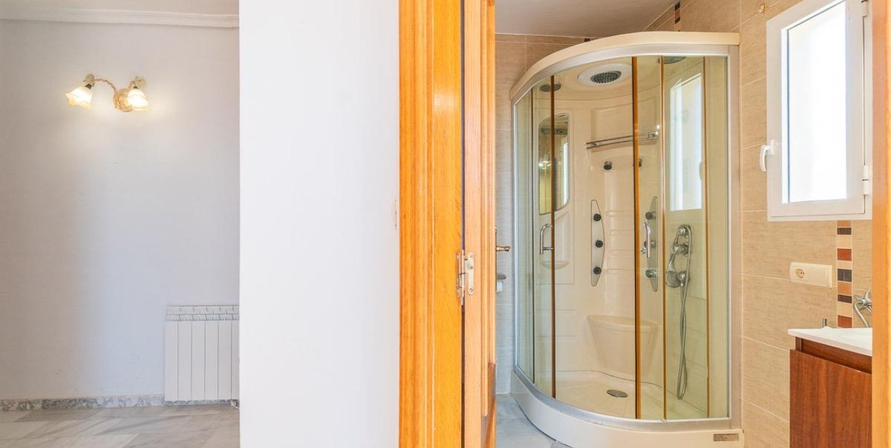 Resale - Villa -
Torrevieja - Cala de cabo cervera