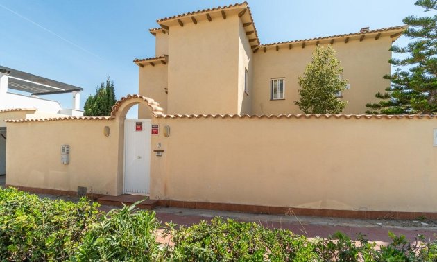 Resale - Villa -
Torrevieja - Cala de cabo cervera
