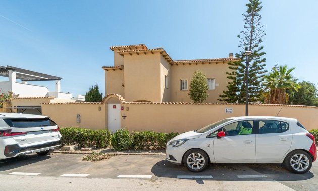 Resale - Villa -
Torrevieja - Cala de cabo cervera