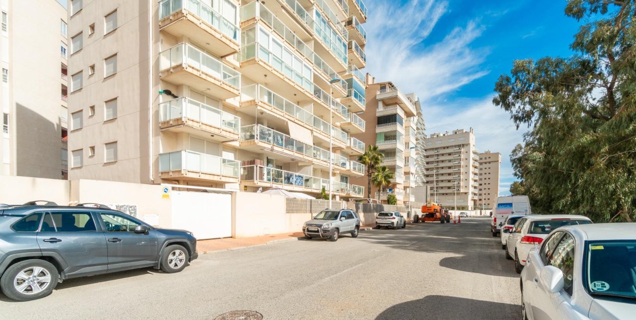 Resale - Apartment / flat -
Guardamar del Segura - Puerto Deportivo