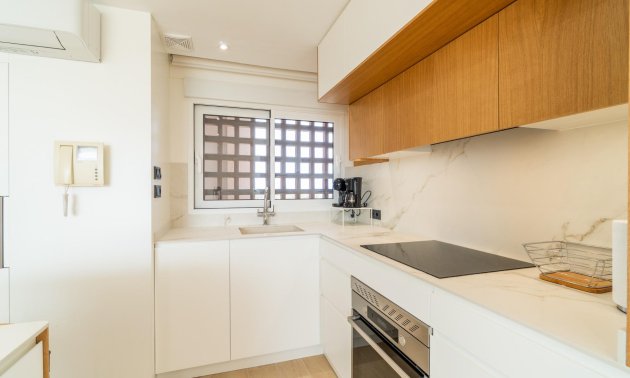 Resale - Apartment / flat -
Guardamar del Segura - Puerto Deportivo