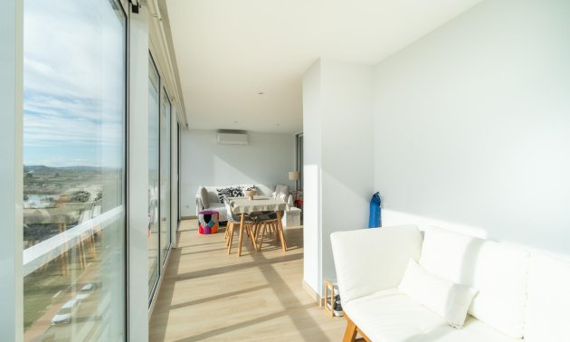 Resale - Apartment / flat -
Guardamar del Segura - Puerto Deportivo