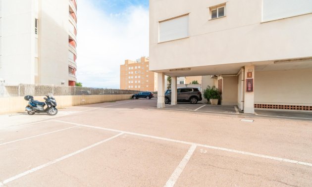 Resale - Apartment / flat -
Guardamar del Segura - Puerto Deportivo