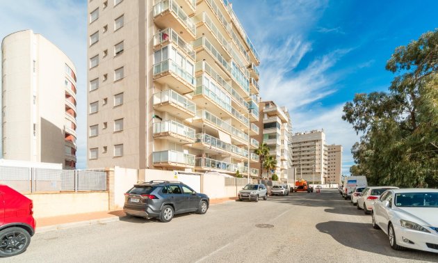 Resale - Apartment / flat -
Guardamar del Segura - Puerto Deportivo